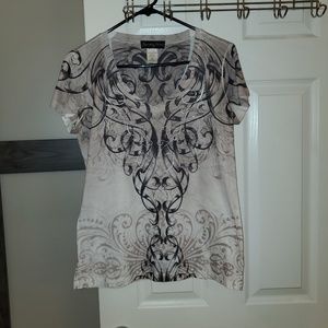 A filagree type tee-shirt